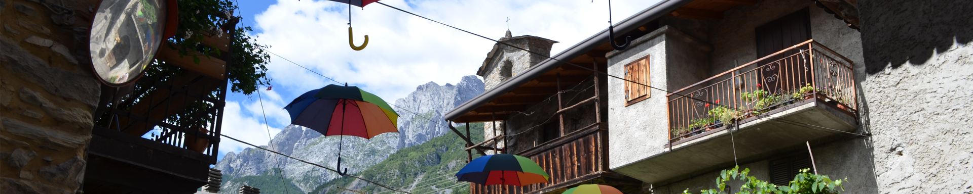 Borgo della Frazione di Pescarzo - particolare vista da Piazza San Rocco